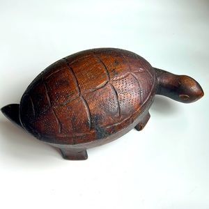 Vintage Large Wood Hand Carved Turtle Box.